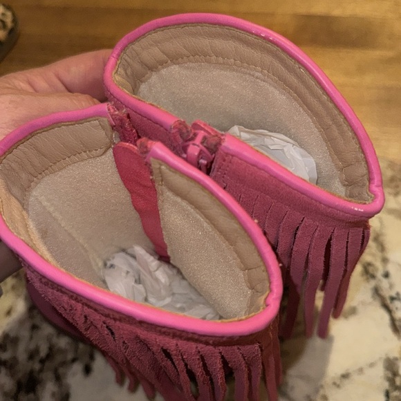 Girls A Bear Co. pink fringe boots size 6. In like new condition! - Picture 5 of 5